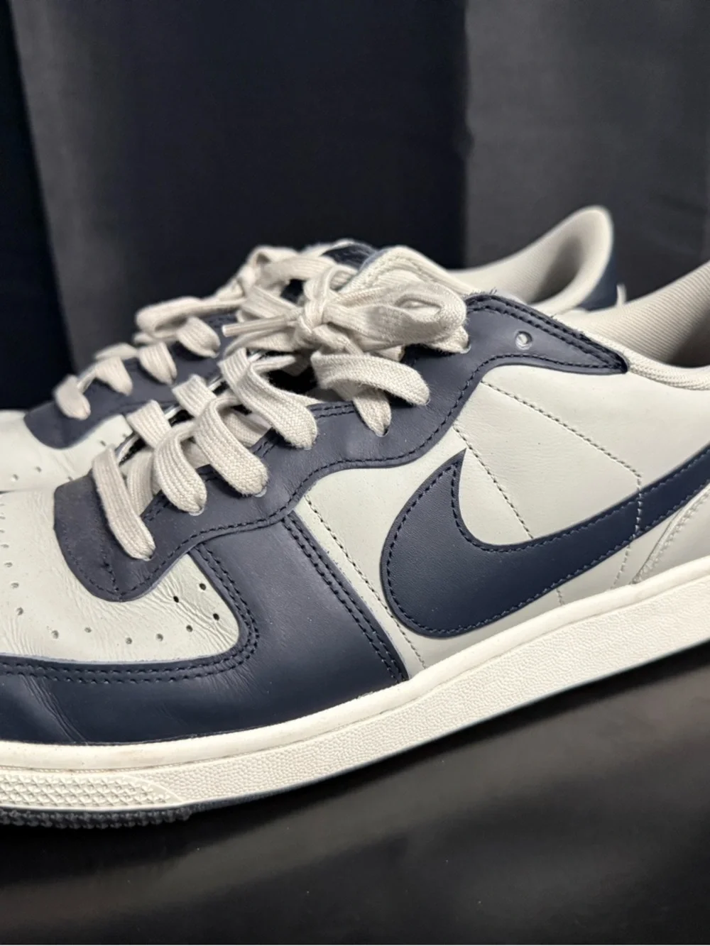 Nike Men's Low-Top Sneakers in Gray and Navy Blue